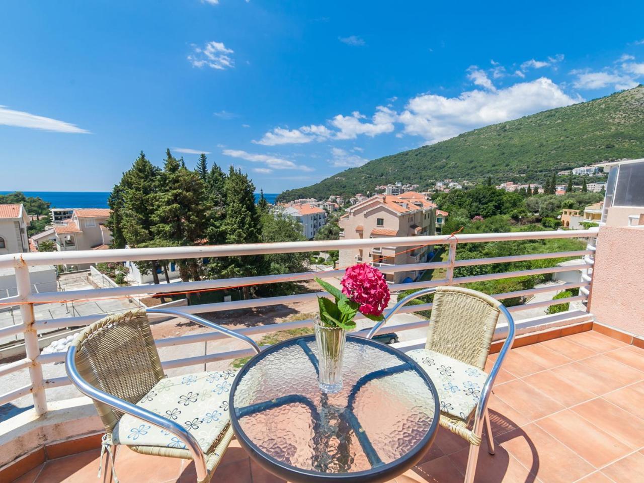 Apartments Nice * Petrovac na moru